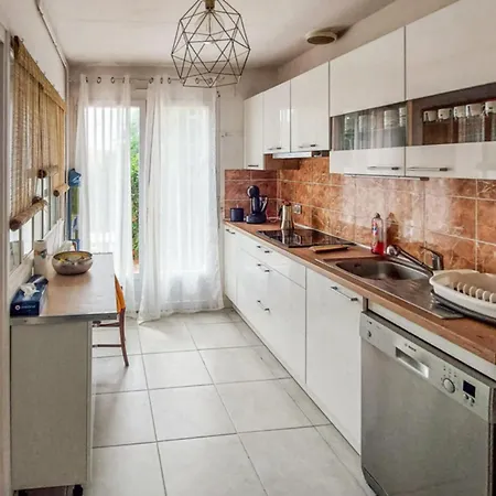 House 5 With Garden In Les Sables-d'Olonne